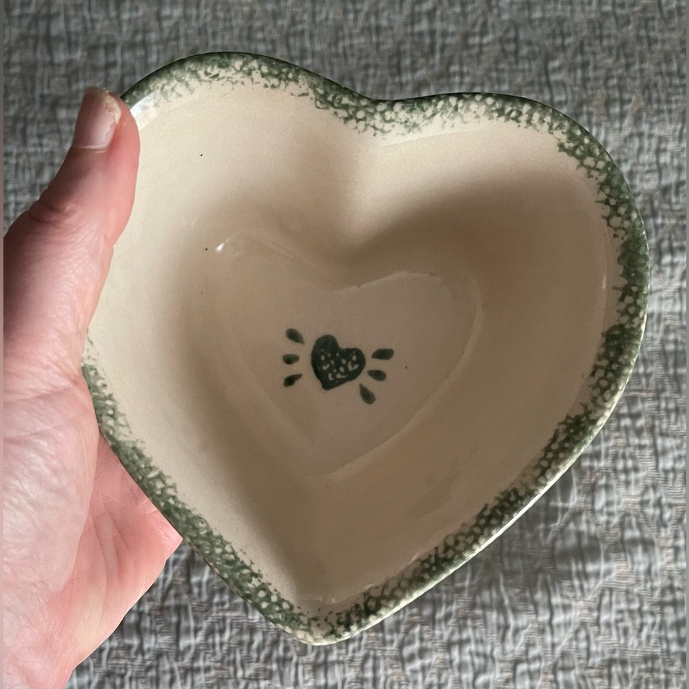 EUC! VINTAGE TEAMSON HEART SHAPED GREEN/CREAM STONEWARE DECORATIVE BOWL 1996